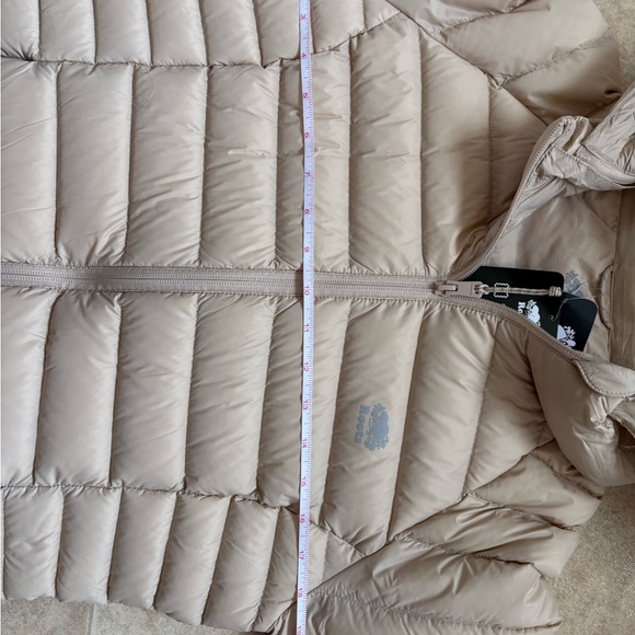 Roots down packable jacket - Picture 9 of 13